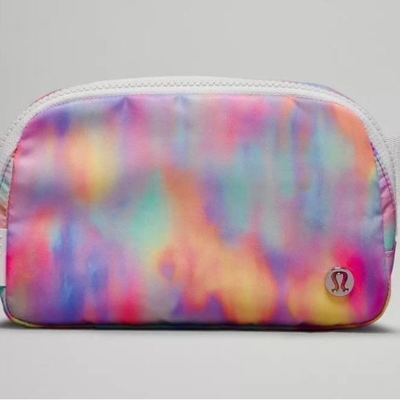 Lululemon everywhere belt bag prism wash multi NWT - Picture 3 of 6